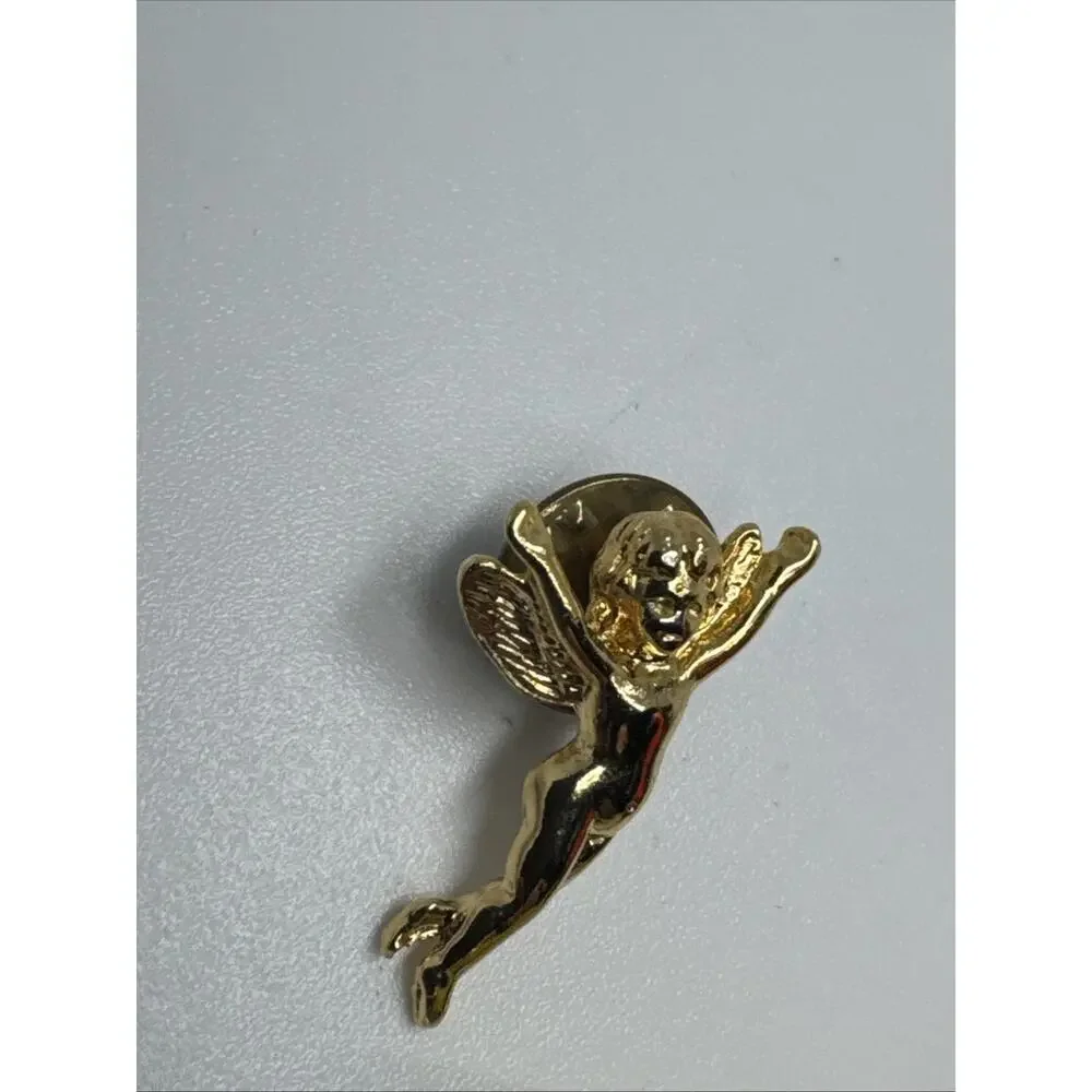 Cherub Angel Praising Gold Tone Vintage Lapel Pin